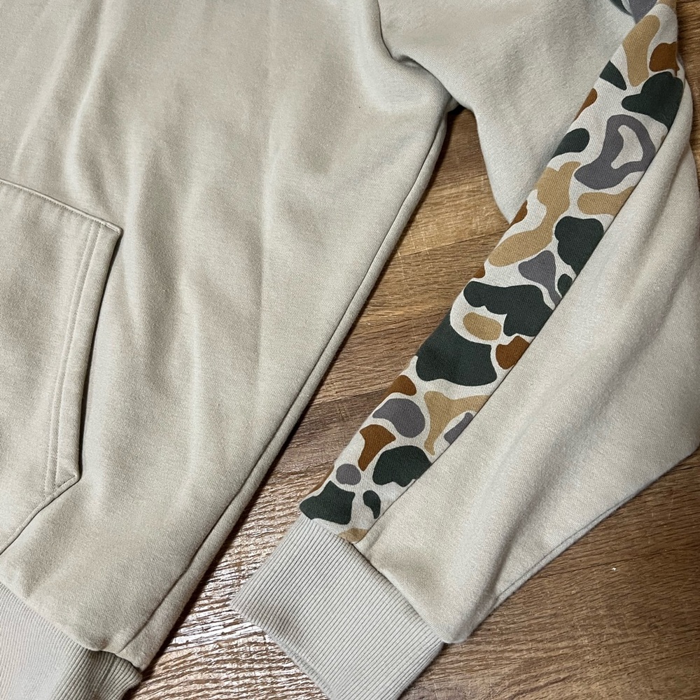 NEW! UNDER ARMOUR camo hoodie - Picture 3 of 3